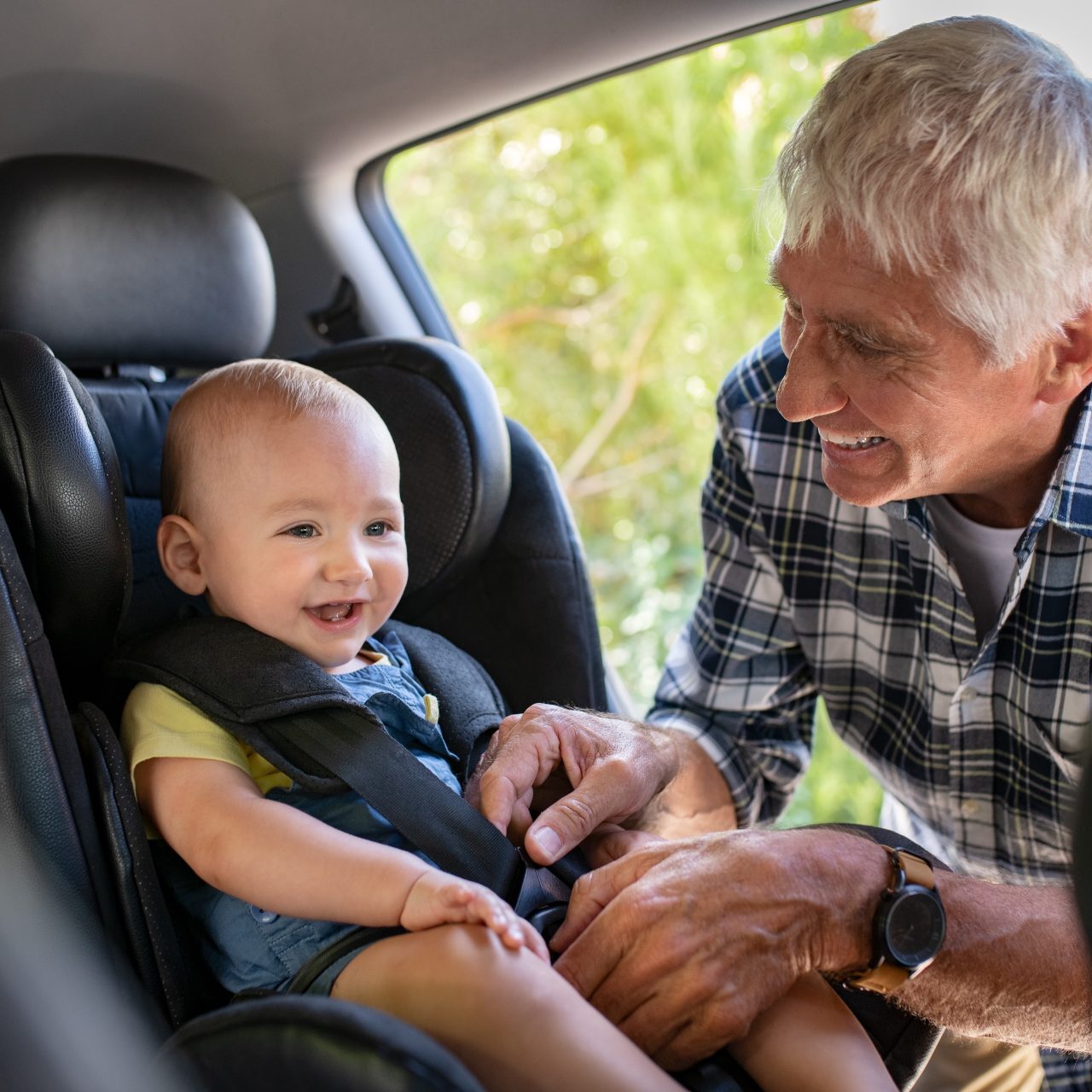 Man Fasten Seat Belt For Cute Toddler 2021 08 26 15 34 43 Utc